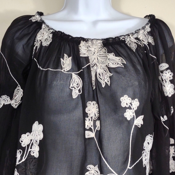Women's Breeze Ever Medium Black with white Embroidered Flowers Cropped Blouse - Picture 3 of 9